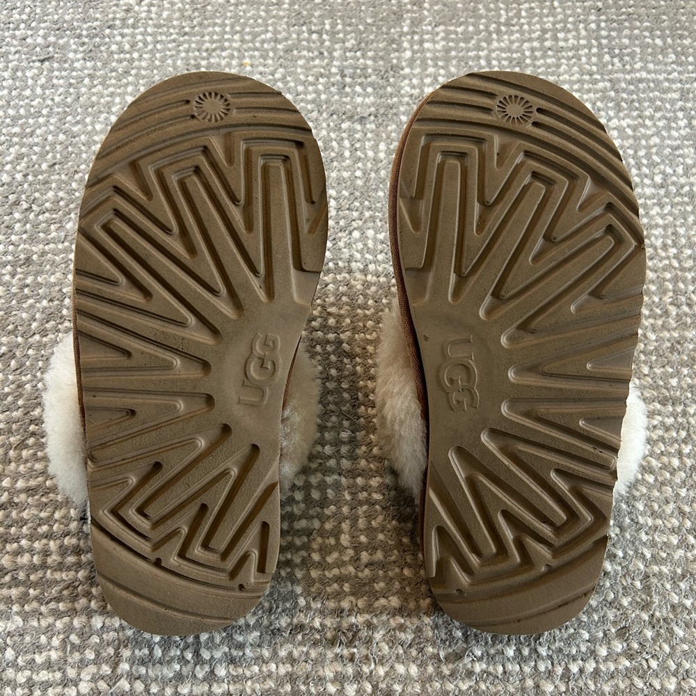 UGG Kids' Brown and Cream Fuzzy Slippers / Size 2 - Picture 5 of 5